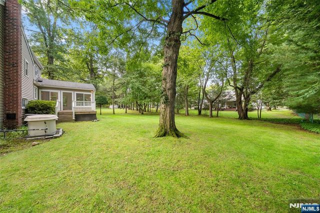 12 John Circle, Norwood, NJ 07648