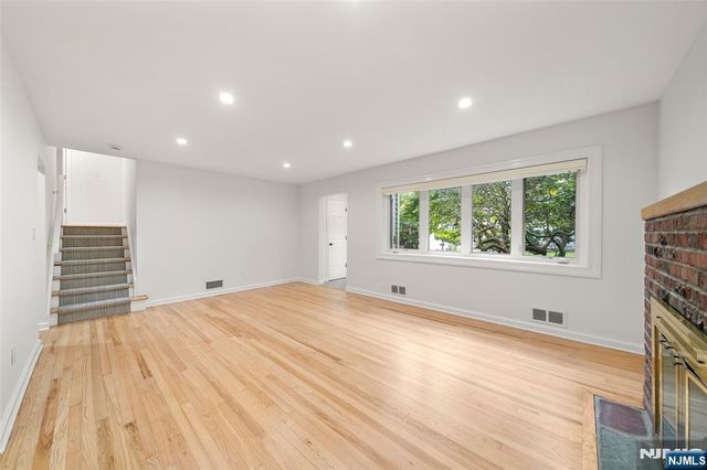 12 John Circle, Norwood, NJ 07648