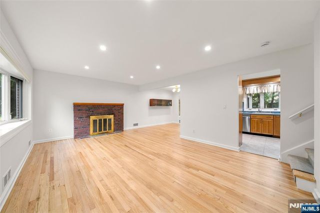 12 John Circle, Norwood, NJ 07648