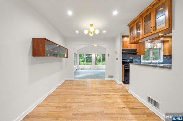 12 John Circle, Norwood, NJ 07648