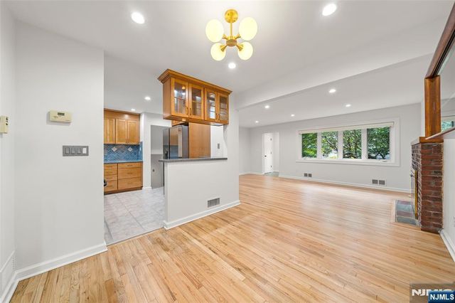 12 John Circle, Norwood, NJ 07648