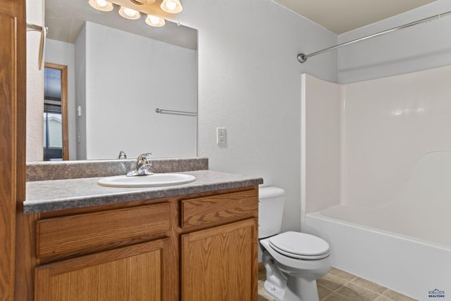 4616 CHALKSTONE DR, Rapid City, SD 57701