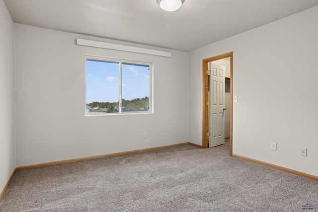 4616 CHALKSTONE DR, Rapid City, SD 57701
