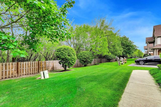 210 Rosehall Drive 250, Lake Zurich, IL 60047