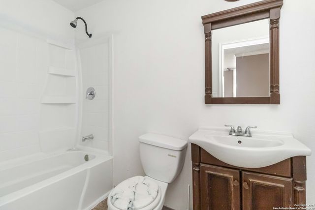 411 Bismark, Seguin, TX 78155