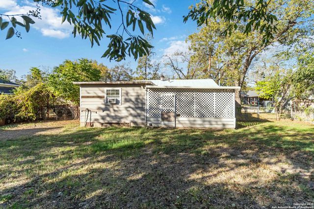 411 Bismark, Seguin, TX 78155