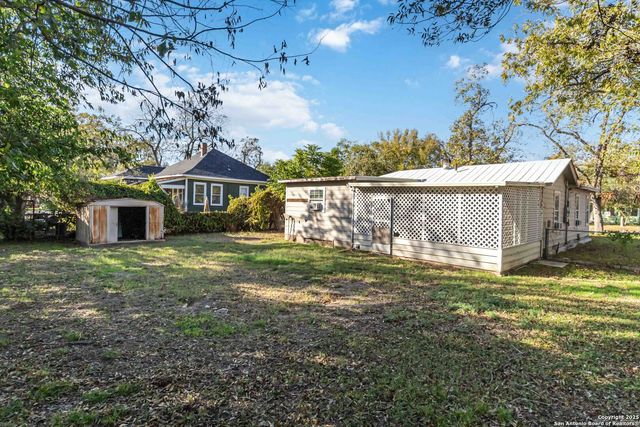 411 Bismark, Seguin, TX 78155