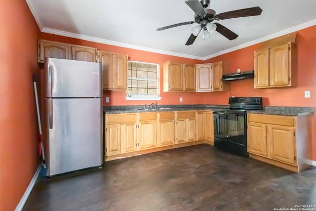 411 Bismark, Seguin, TX 78155