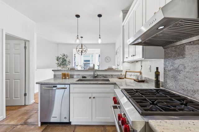 13 Creekside Lane, San Mateo, CA 94401