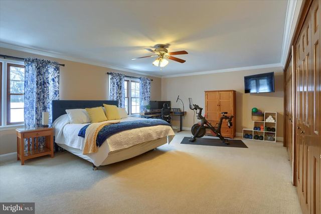 18 KINGS ARMS, Mechanicsburg, PA 17050