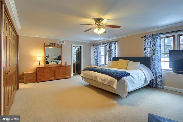 18 KINGS ARMS, Mechanicsburg, PA 17050