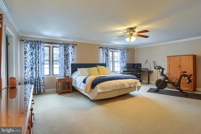 18 KINGS ARMS, Mechanicsburg, PA 17050