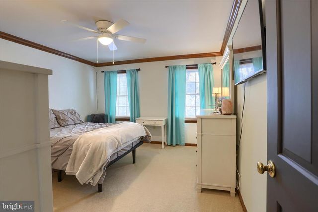 18 KINGS ARMS, Mechanicsburg, PA 17050