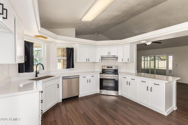 7920 W COLUMBINE Drive, Peoria, AZ 85381