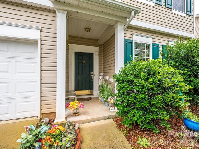 5424 Nightshade Oaks Drive, Charlotte, NC 28227