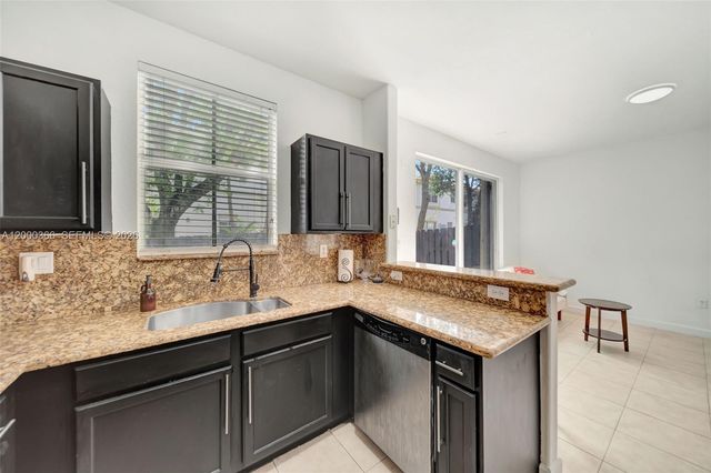 7855 NW 110th Ave, Doral, FL 33178