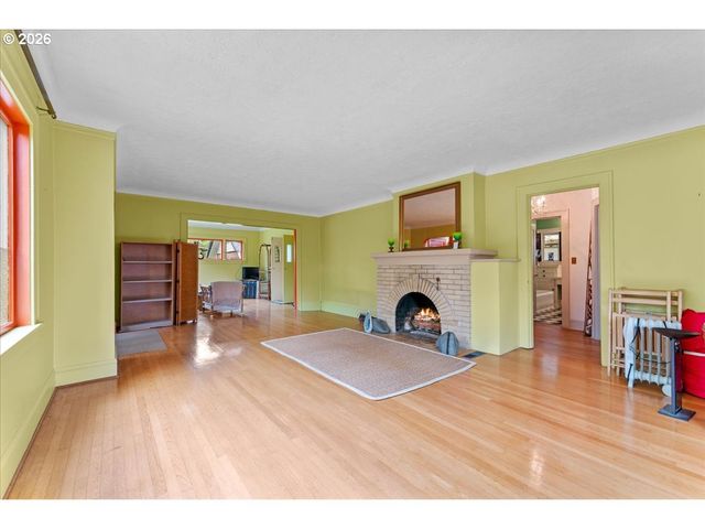 651 Se MANCHESTER Pl, Portland, OR 97202