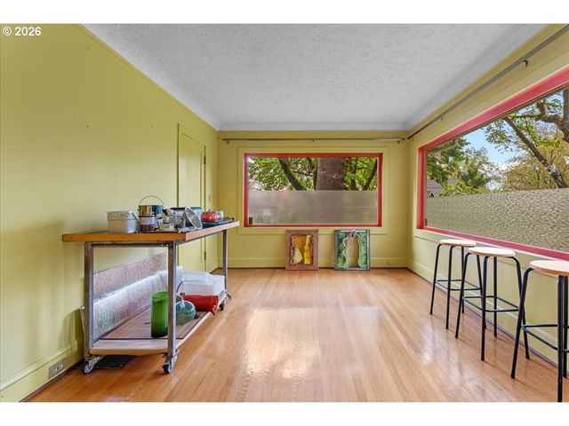 651 Se MANCHESTER Pl, Portland, OR 97202