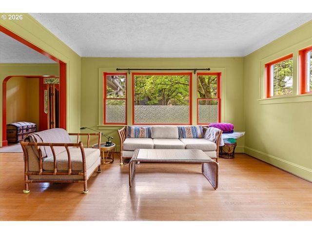 651 Se MANCHESTER Pl, Portland, OR 97202