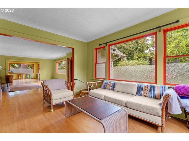 651 Se MANCHESTER Pl, Portland, OR 97202