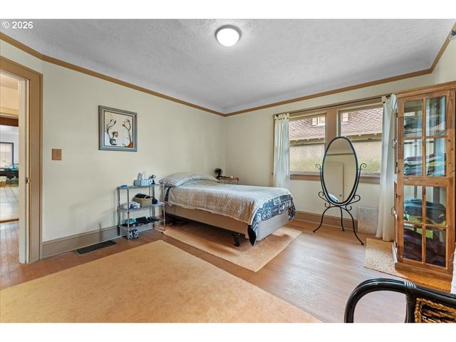 651 Se MANCHESTER Pl, Portland, OR 97202