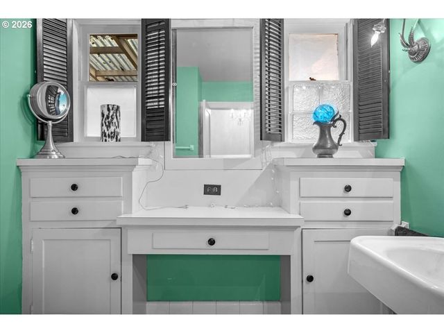 651 Se MANCHESTER Pl, Portland, OR 97202