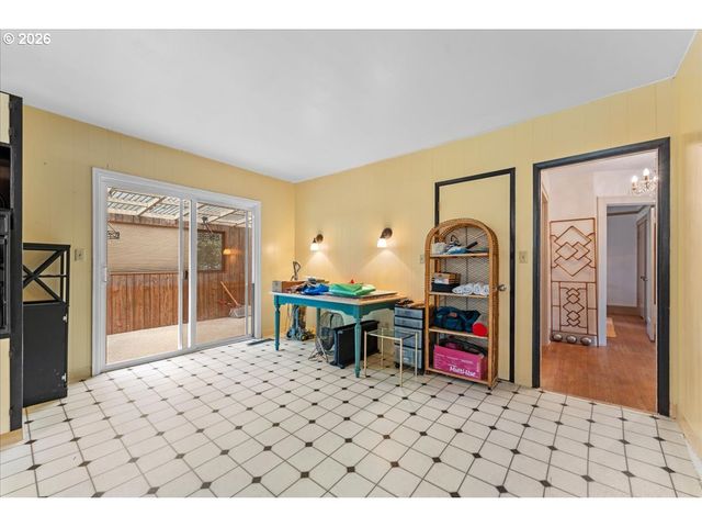 651 Se MANCHESTER Pl, Portland, OR 97202