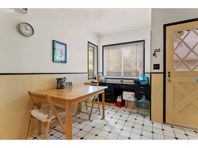 651 Se MANCHESTER Pl, Portland, OR 97202