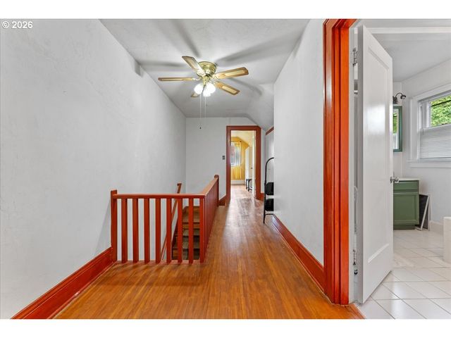 651 Se MANCHESTER Pl, Portland, OR 97202