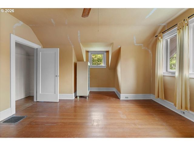 651 Se MANCHESTER Pl, Portland, OR 97202