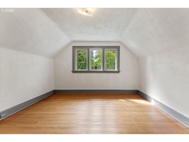 651 Se MANCHESTER Pl, Portland, OR 97202