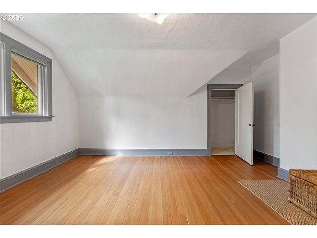 651 Se MANCHESTER Pl, Portland, OR 97202