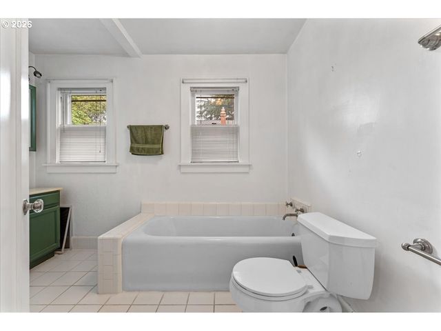 651 Se MANCHESTER Pl, Portland, OR 97202