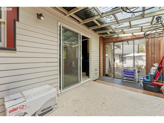 651 Se MANCHESTER Pl, Portland, OR 97202