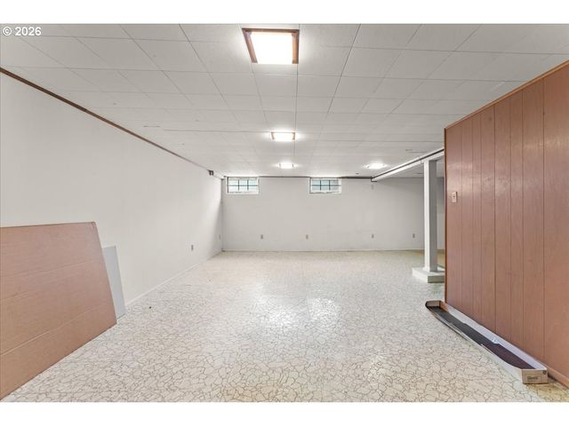 651 Se MANCHESTER Pl, Portland, OR 97202