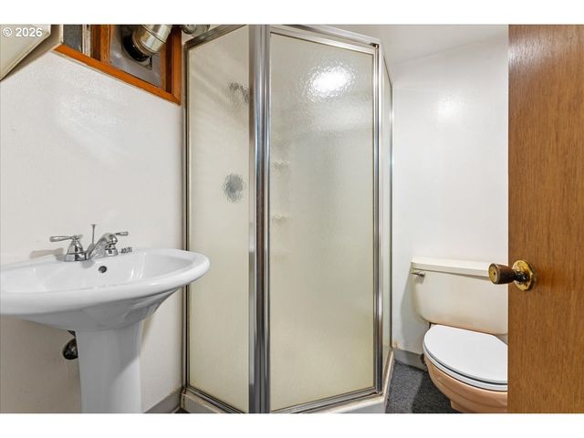 651 Se MANCHESTER Pl, Portland, OR 97202