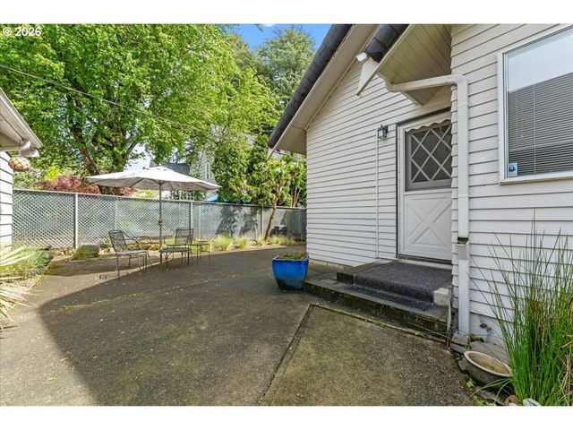 651 Se MANCHESTER Pl, Portland, OR 97202