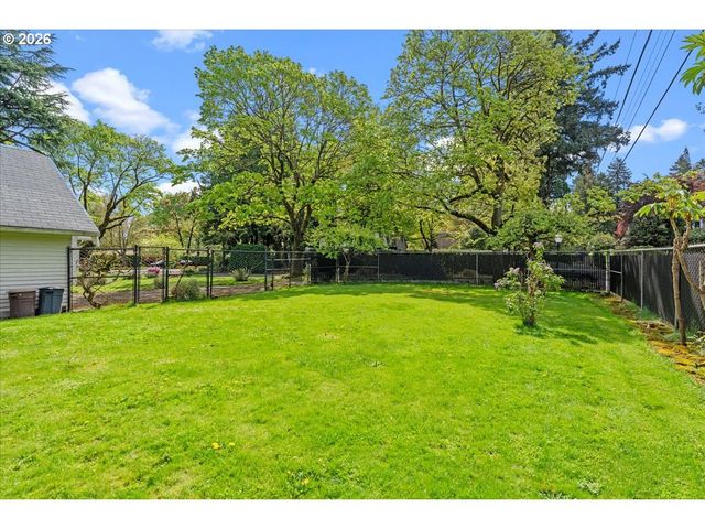 651 Se MANCHESTER Pl, Portland, OR 97202