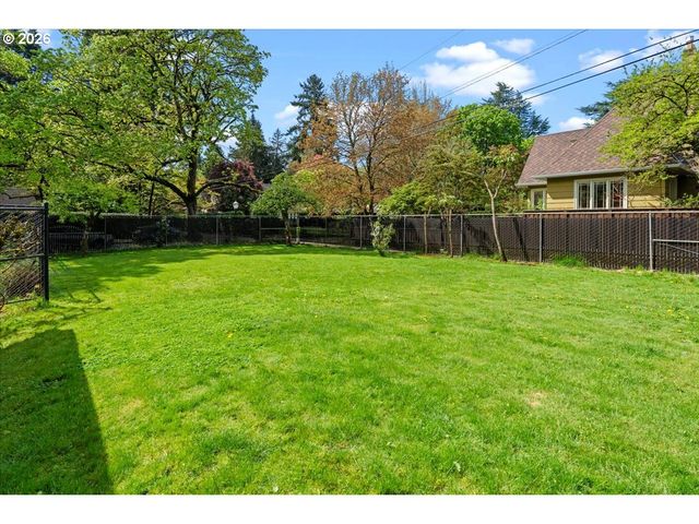 651 Se MANCHESTER Pl, Portland, OR 97202