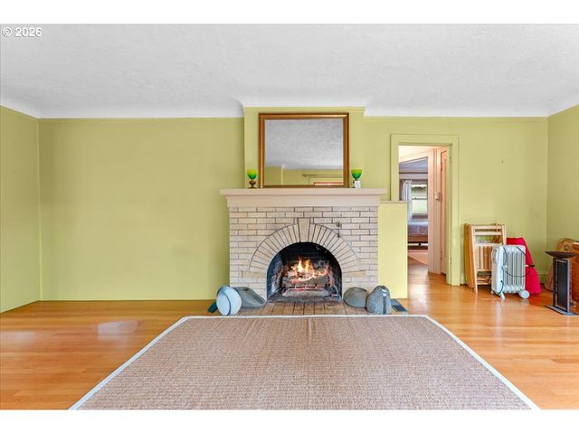 651 Se MANCHESTER Pl, Portland, OR 97202