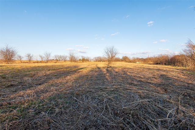 717 N Pecan Creek Trail, Valley View, TX 76272