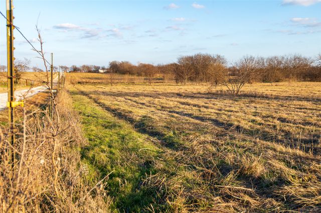 717 N Pecan Creek Trail, Valley View, TX 76272