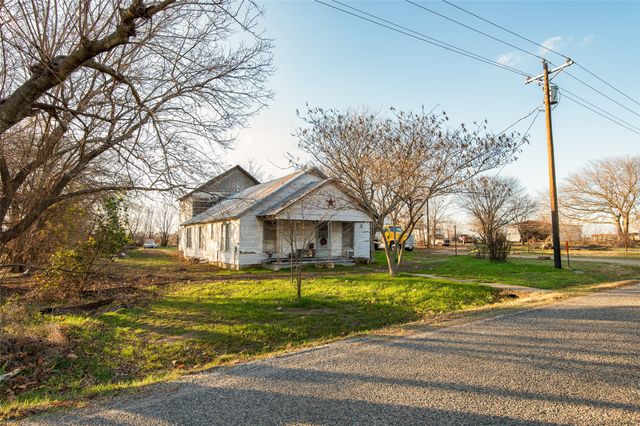 717 N Pecan Creek Trail, Valley View, TX 76272