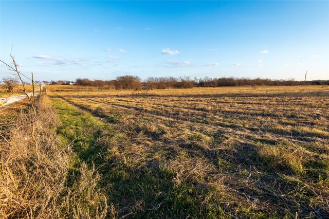 717 N Pecan Creek Trail, Valley View, TX 76272