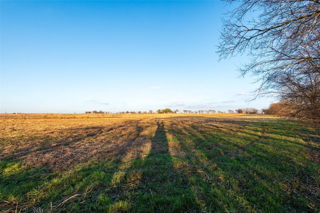 717 N Pecan Creek Trail, Valley View, TX 76272