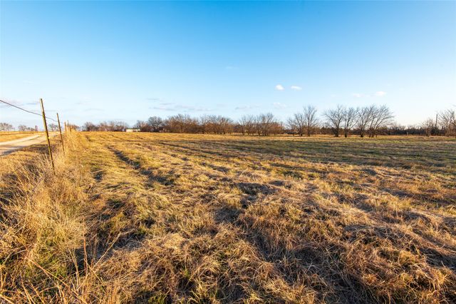 717 N Pecan Creek Trail, Valley View, TX 76272
