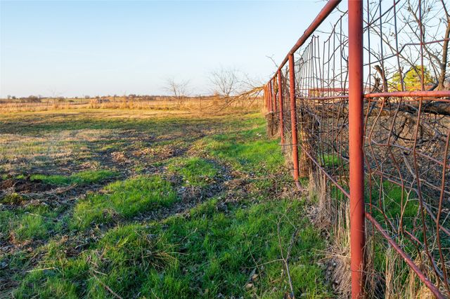 717 N Pecan Creek Trail, Valley View, TX 76272