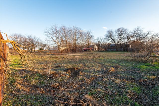 717 N Pecan Creek Trail, Valley View, TX 76272