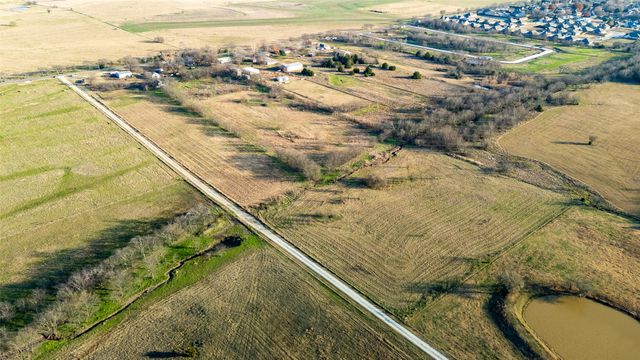 717 N Pecan Creek Trail, Valley View, TX 76272