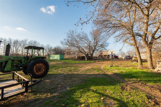 717 N Pecan Creek Trail, Valley View, TX 76272